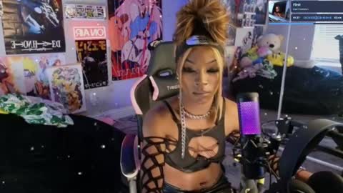 Snapshot of niviawolfe chatting on March 12, 10:39 pm NIVIA WOLFE online show from March 12, 10:39 pm