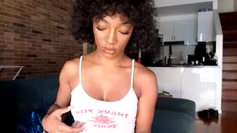 Snapshot of niviawolfe chatting on May 3, 11:22 pm NIVIA WOLFE online show from May 3, 11:22 pm