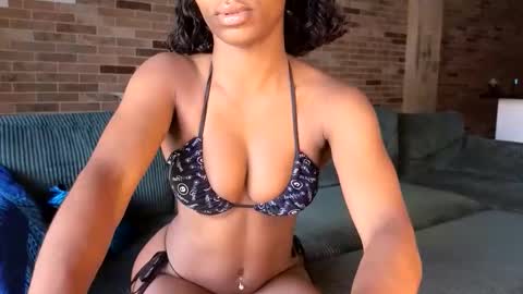 Snapshot of niviawolfe chatting on May 15, 12:50 am NIVIA WOLFE online show from May 15, 12:50 am