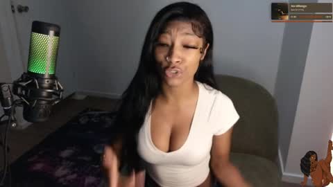 Snapshot of niviawolfe chatting on May 27, 2:30 am NIVIA WOLFE online show from May 27, 2:30 am