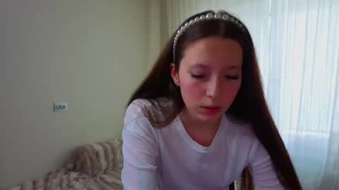 Snapshot of nivorelle chatting on May 17, 1:51 pm Polly 3 online show from May 17, 1:51 pm