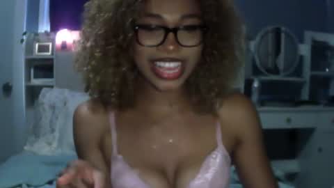 Snapshot of nivv222 chatting on June 15, 6:43 pm nivv222 online show from June 15, 6:43 pm