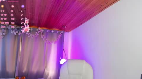 Snapshot of nixiesterling chatting on May 7, 9:53 pm Nixie online show from May 7, 9:53 pm