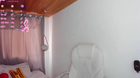 Snapshot of nixiesterling chatting on May 17, 8:16 pm Nixie online show from May 17, 8:16 pm