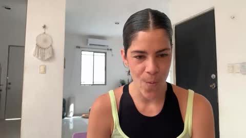 noaahna online show from March 19, 5:06 pm