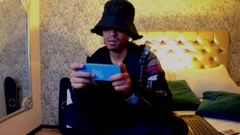 Snapshot of noaahtylor chatting on May 21, 4:41 am Noah online show from May 21, 4:41 am