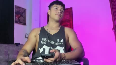 Snapshot of noah_223 chatting on February 4, 12:16 am noah_223 online show from February 4, 12:16 am