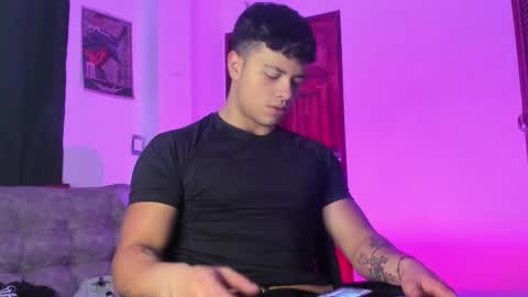 Snapshot of noah_223 chatting on February 7, 5:44 am noah_223 online show from February 7, 5:44 am