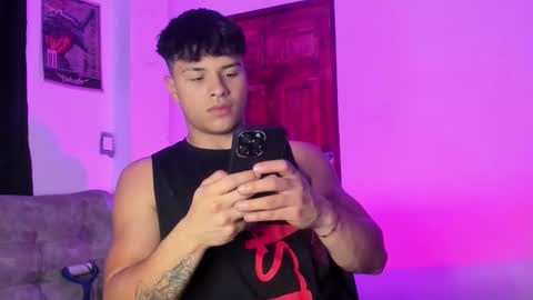 Snapshot of noah_223 chatting on February 12, 3:23 am noah_223 online show from February 12, 3:23 am