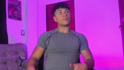 Snapshot of noah_223 chatting on February 14, 7:16 am noah_223 online show from February 14, 7:16 am