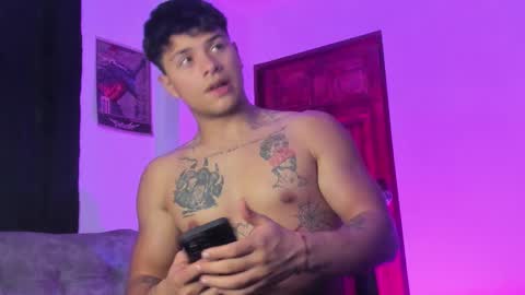 Snapshot of noah_223 chatting on February 20, 6:10 am noah_223 online show from February 20, 6:10 am