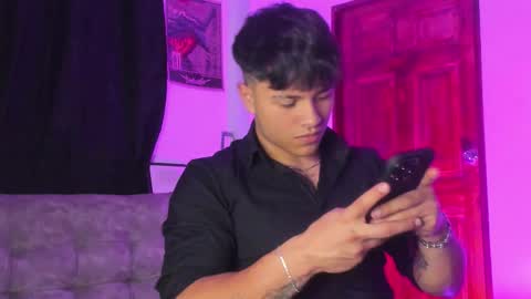 Snapshot of noah_223 chatting on February 28, 5:52 am noah_223 online show from February 28, 5:52 am