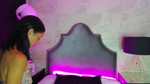 Snapshot of noah_and_kim69 chatting on April 29, 3:21 am Zoe online show from April 29, 3:21 am