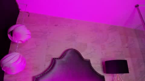 Snapshot of noah_and_kim69 chatting on May 6, 3:24 am Zoe online show from May 6, 3:24 am