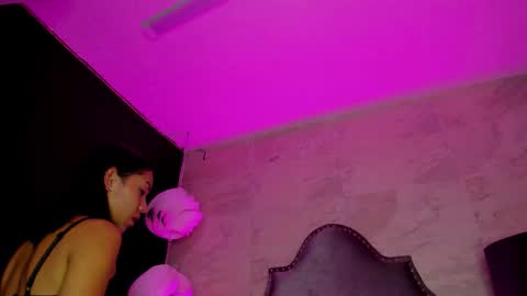 Snapshot of noah_and_kim69 chatting on May 9, 3:23 am Zoe online show from May 9, 3:23 am