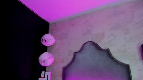 Snapshot of noah_and_kim69 chatting on May 12, 3:14 am Zoe online show from May 12, 3:14 am