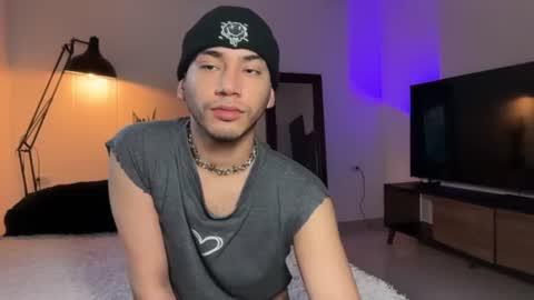 noah_and_steven online show from August 1, 11:31 am