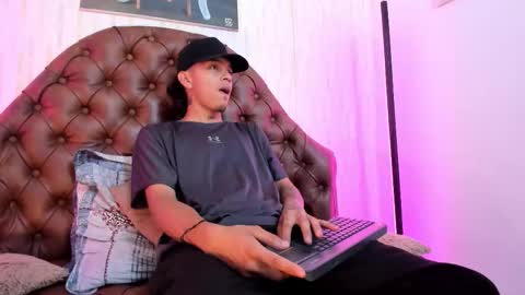 Noah Blake online show from October 20, 2:23 am