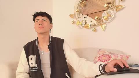 Snapshot of noah_clark_nom chatting on September 22, 1:24 pm Noah online show from September 22, 1:24 pm