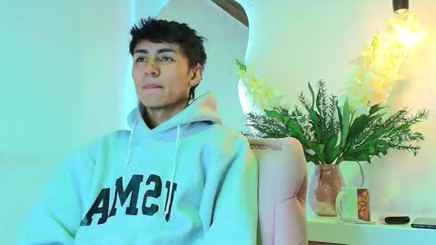 Snapshot of noah_clark_nom chatting on October 4, 4:10 am Noah online show from October 4, 4:10 am