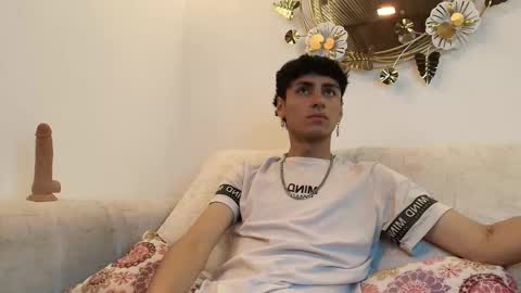 Snapshot of noah_clark_nom chatting on October 5, 4:11 am Noah online show from October 5, 4:11 am