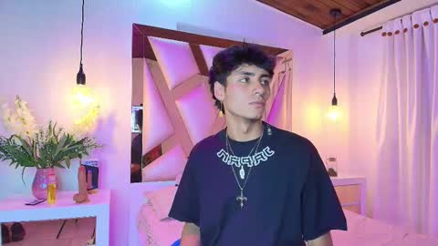 Snapshot of noah_clark_nom chatting on October 8, 4:10 am Noah online show from October 8, 4:10 am