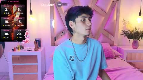 Snapshot of noah_clark_nom chatting on October 10, 4:22 am Noah online show from October 10, 4:22 am