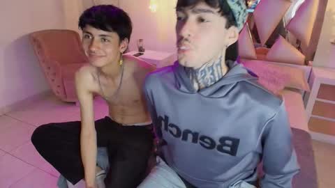 Snapshot of noah_clark_nom chatting on October 12, 5:17 am Noah online show from October 12, 5:17 am