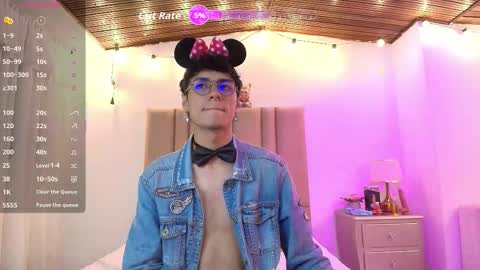 Snapshot of noah_clark_nom chatting on October 16, 4:24 am Noah online show from October 16, 4:24 am