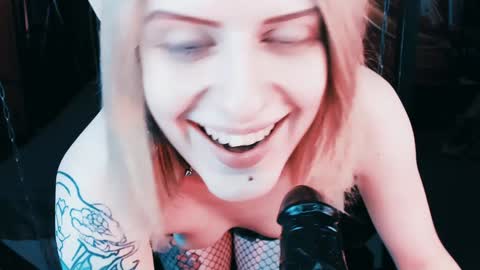 Snapshot of noah_elmer chatting on December 25, 6:19 pm REAL name LiaDM are always open online show from December 25, 6:19 pm