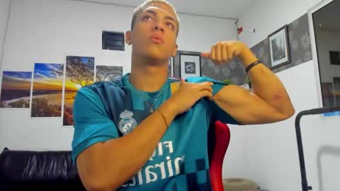 noah_flynn1 online show from November 22, 6:34 am