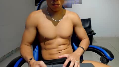 Snapshot of noah_flynn1 chatting on February 9, 9:46 am noah_flynn1 online show from February 9, 9:46 am