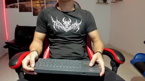 Snapshot of noah_flynn1 chatting on February 24, 9:29 am noah_flynn1 online show from February 24, 9:29 am