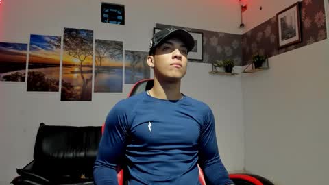 Snapshot of noah_flynn1 chatting on February 27, 9:42 am noah_flynn1 online show from February 27, 9:42 am