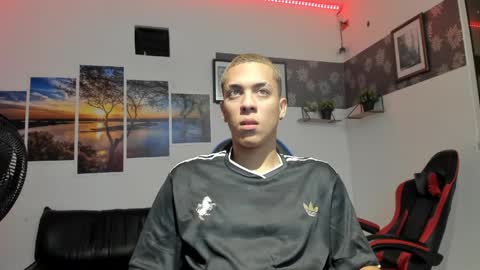 Snapshot of noah_flynn1 chatting on March 2, 9:49 am noah_flynn1 online show from March 2, 9:49 am