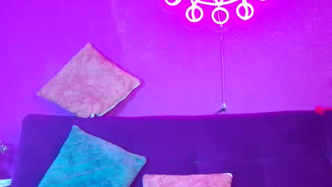 Noah online show from February 20, 9:37 pm