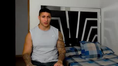 Snapshot of noah_harris01 chatting on May 21, 11:45 pm Noah Harris01 online show from May 21, 11:45 pm
