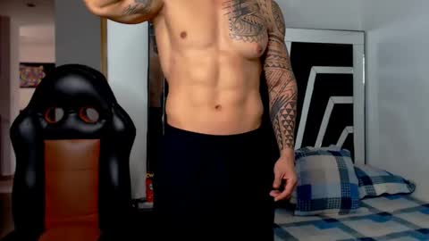 Snapshot of noah_harris01 chatting on May 29, 12:36 pm Noah Harris01 online show from May 29, 12:36 pm