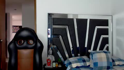 Snapshot of noah_harris01 chatting on June 9, 1:45 pm Noah Harris01 online show from June 9, 1:45 pm