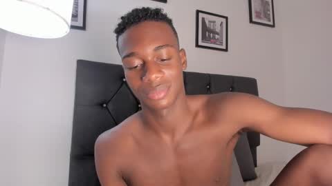 noah_johes online show from March 18, 3:42 am