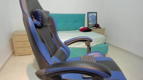 Snapshot of noah_jones41 chatting on April 7, 9:59 pm noah_jones41 online show from April 7, 9:59 pm