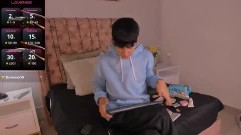 Snapshot of noah_lewiss chatting on March 3, 10:54 am NOAH online show from March 3, 10:54 am