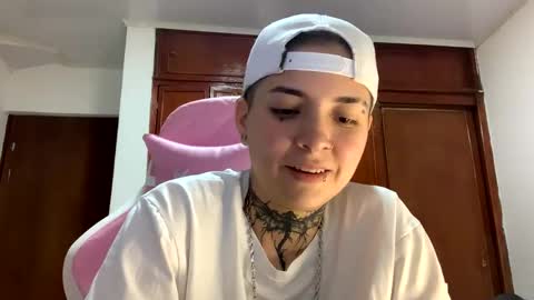 Snapshot of noah_martini chatting on January 24, 2:07 am noah hehim online show from January 24, 2:07 am