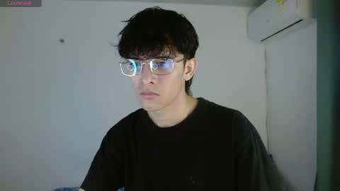 Snapshot of noah_millerx_ chatting on May 4, 4:41 am noah online show from May 4, 4:41 am