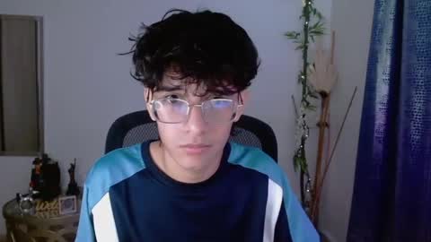 Snapshot of noah_millerx_ chatting on May 9, 4:39 am noah online show from May 9, 4:39 am