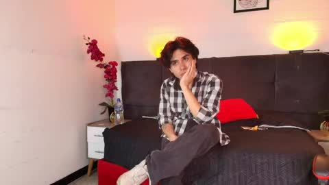 noah_starks online show from May 20, 8:04 pm