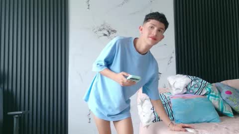 noah tyler  online show from February 26, 7:24 pm