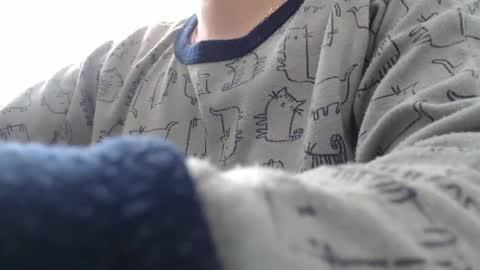 noah_white3 online show from January 3, 4:16 pm