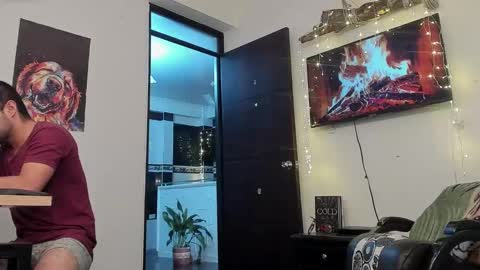 Snapshot of noahbrawn chatting on January 9, 12:30 pm LIAM- noah online show from January 9, 12:30 pm