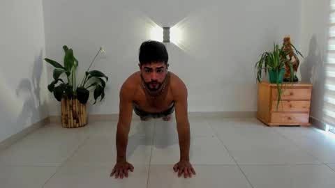 Snapshot of noahbrawn chatting on December 19, 1:29 pm LIAM- noah online show from December 19, 1:29 pm